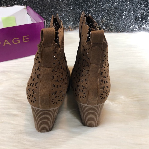 Cutout detailed ankle booties - Picture 3 of 5